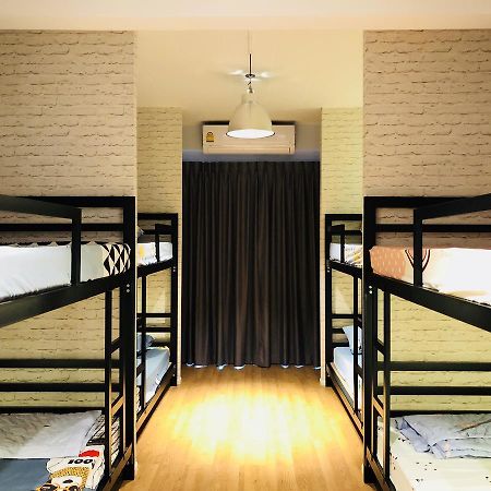 Wj Hostel Bangkok Exteriör bild