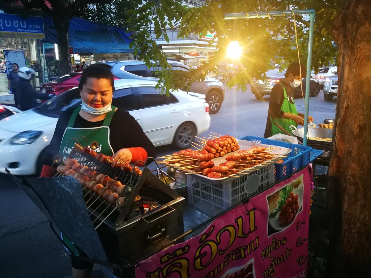 Wj Hostel Bangkok Exteriör bild