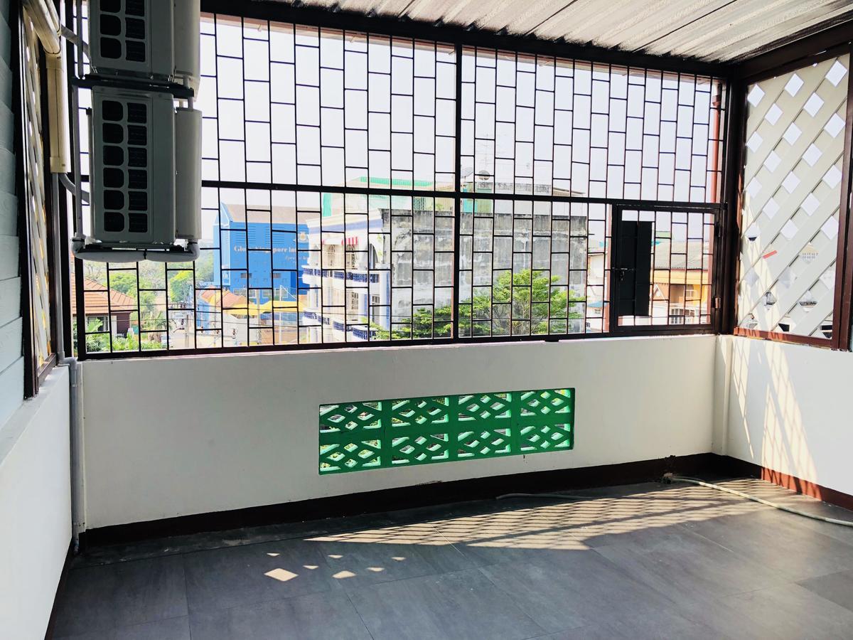 Wj Hostel Bangkok Exteriör bild
