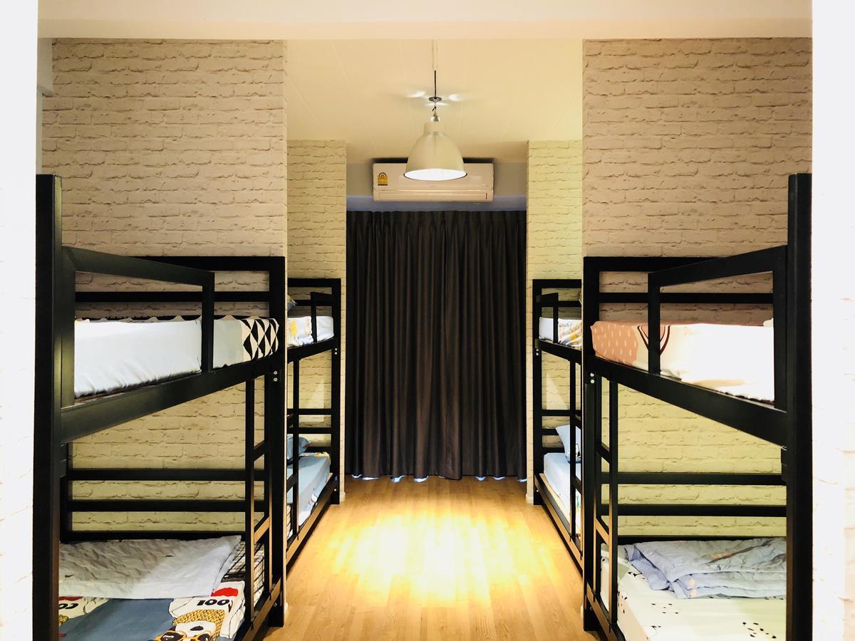 Wj Hostel Bangkok Exteriör bild